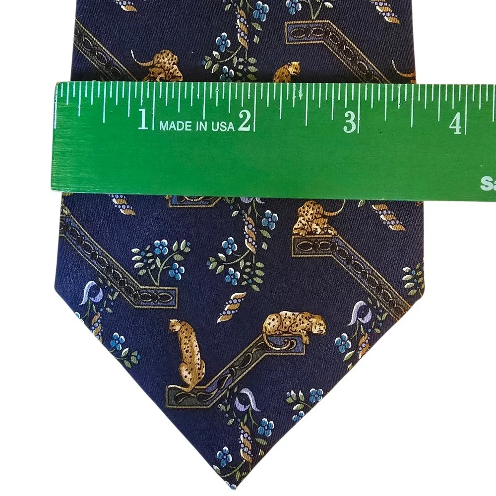 Salvatore Ferragamo Mens Navy Blue Silk Leopard Animal Print Necktie Made Italy